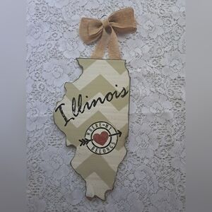 Illinois State Wall Decor with Heart Design
